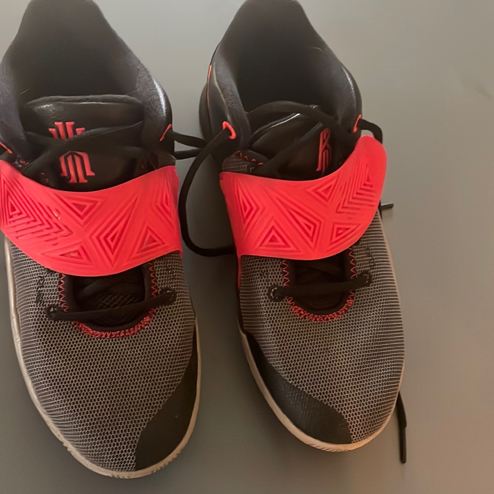 Barely worn! nike basketball shoes
